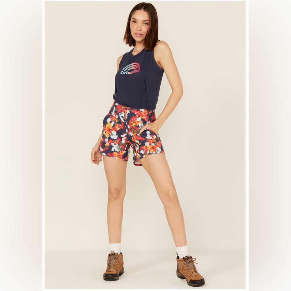 Columbia Women's Pleasant Creek Shorts with a multicolor floral print - M - Picture 2 of 11